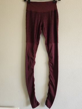 ALO YOGA High Waisted Goddess Ribbed Cuff Leggings Burgundy Space Dye
